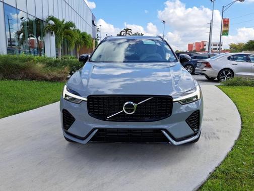 2025 Volvo XC60 Plug-In Hybrid T8 Ultra