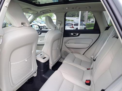 2025 Volvo XC60 Plug-In Hybrid T8 Ultra