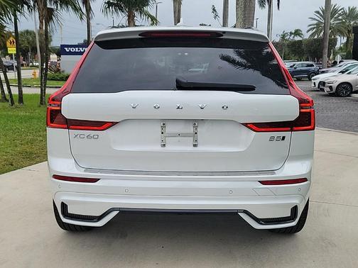 2026 Volvo XC60 B5 Ultra