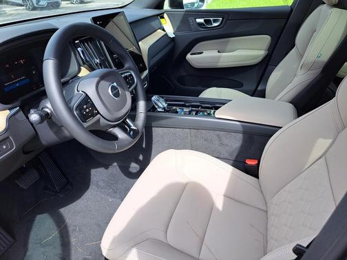 2026 Volvo XC60 CORE