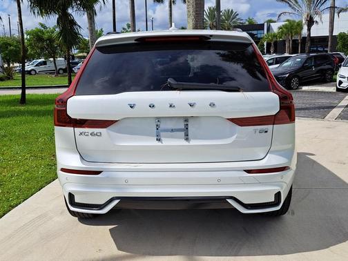 2026 Volvo XC60 CORE