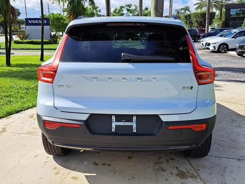 2026 Volvo XC40 B5 Plus