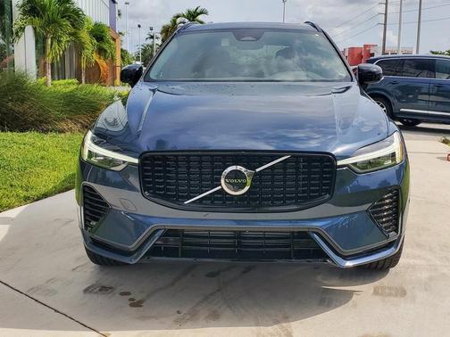 2025 Volvo XC60 Plug-In Hybrid T8 Plus