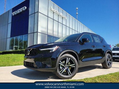 Onyx Black 2026 Volvo XC40 B5 Core