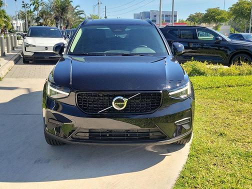 Onyx Black 2026 Volvo XC40 B5 Core