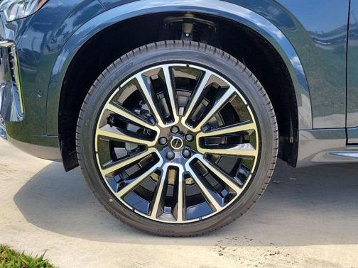 Denim Blue Metallic 2026 Volvo XC90 B5 Plus 6-Seater
