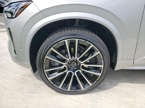 2025 Volvo XC90 B6 Plus 6-Seater