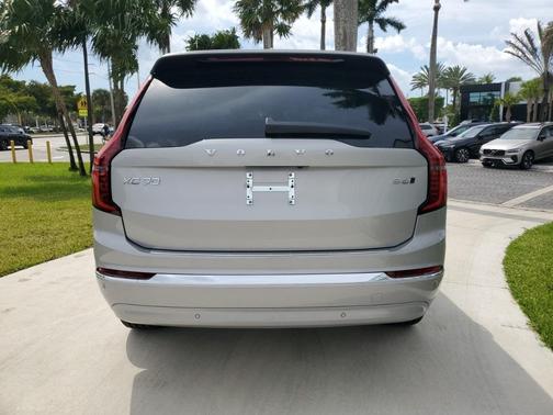 2025 Volvo XC90 B6 Plus 6-Seater