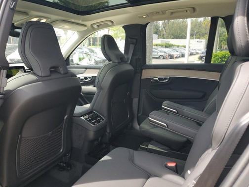 2025 Volvo XC90 B6 Plus 6-Seater