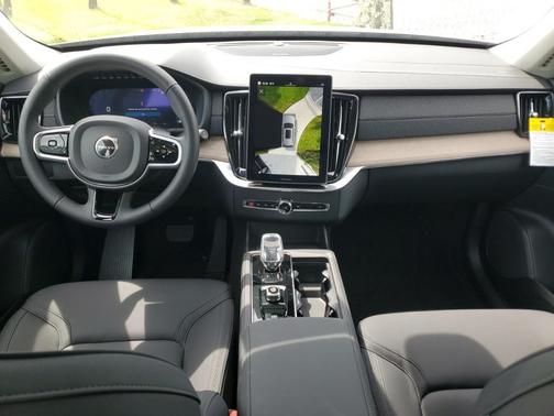 2025 Volvo XC90 B6 Plus 6-Seater