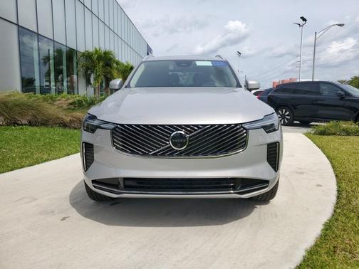 2025 Volvo XC90 B6 Plus 6-Seater