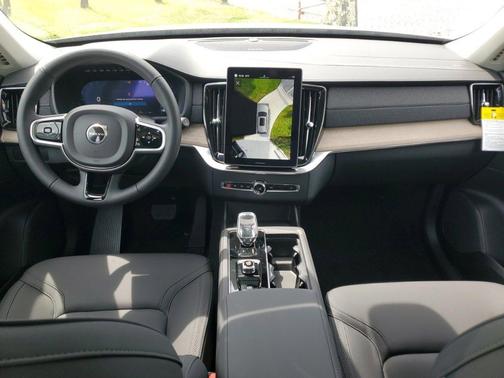 2025 Volvo XC90 B6 Plus 6-Seater
