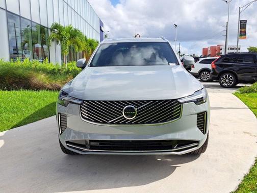 2025 Volvo XC90 B5 Plus 7-Seater