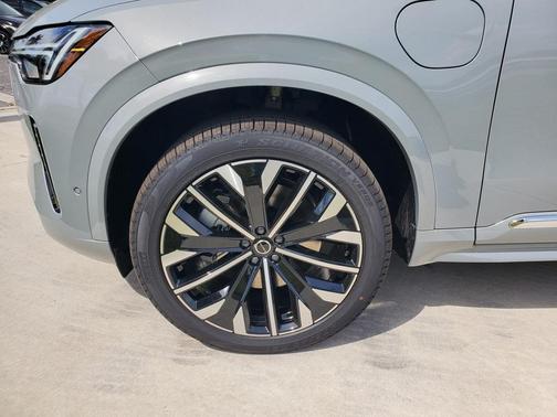 2025 Volvo XC90 Plug-In Hybrid T8 Plus 7-Seater