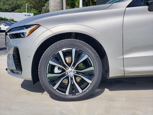 2025 Volvo XC60 B5 Plus