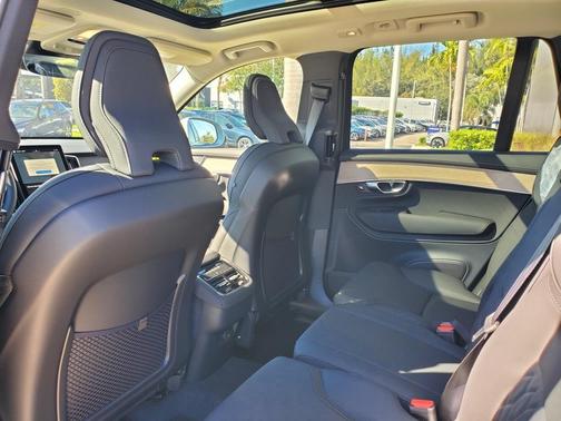 2025 Volvo XC90 B5 Core