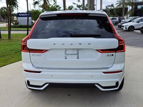 2026 Volvo XC60 B5 Ultra