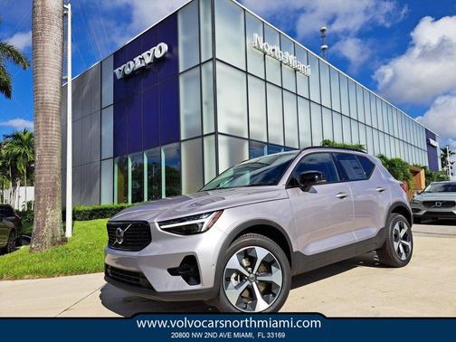 2026 Volvo XC40 B5 Plus