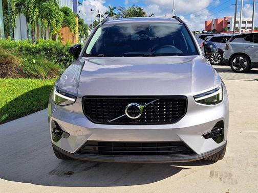 2026 Volvo XC40 B5 Plus