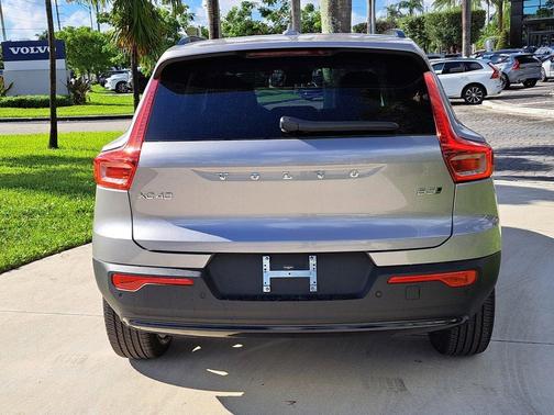 2026 Volvo XC40 B5 Plus