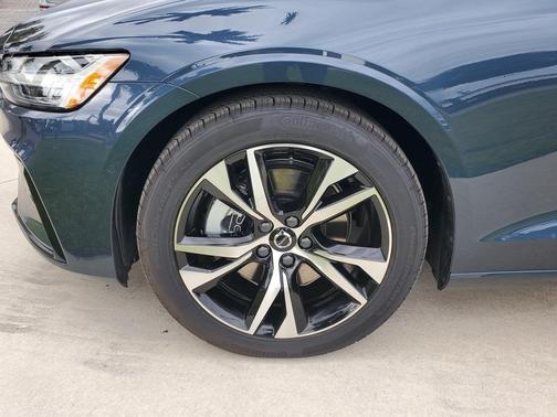 2025 Volvo S60 B5 Plus