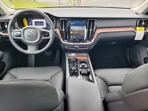 2025 Volvo S60 B5 Plus