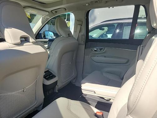 2026 Volvo XC90 B6 Ultra Dark Theme 6-Seater