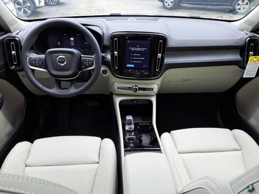 2026 Volvo XC40 B4 Plus