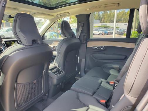 2025 Volvo XC90 B6 Core