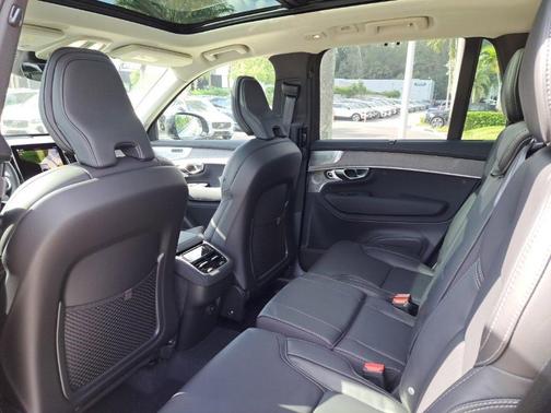 2026 Volvo XC90 B6 Ultra Dark Theme 7-Seater