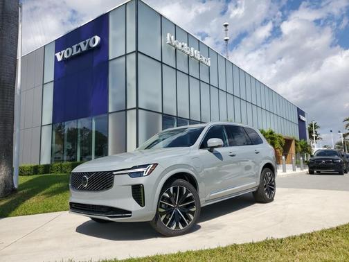 2025 Volvo XC90 Plug-In Hybrid T8 Core 7-Seater