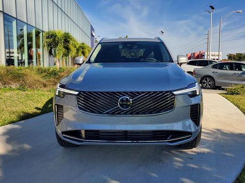 2025 Volvo XC90 Plug-In Hybrid T8 Core 7-Seater