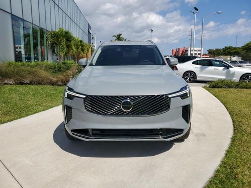 2025 Volvo XC90 Plug-In Hybrid T8 Core 7-Seater
