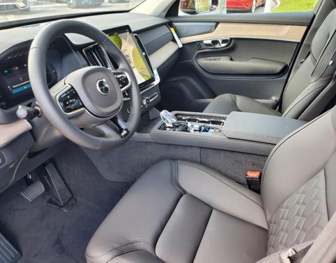 2025 Volvo XC90 B5 Plus 7-Seater