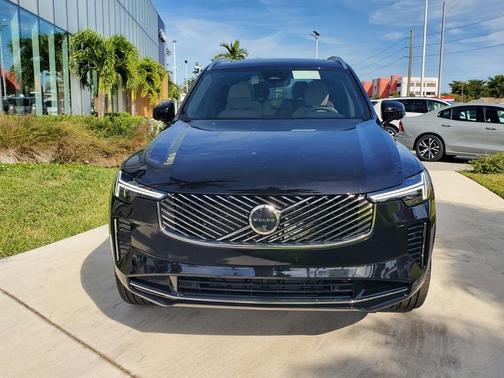 2025 Volvo XC90 B5 Plus 7-Seater