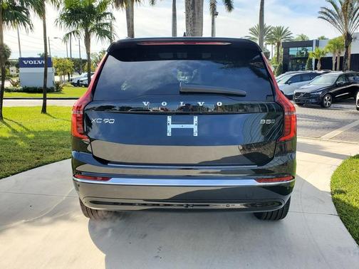 2025 Volvo XC90 B5 Plus 7-Seater