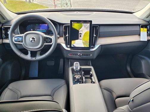 2025 Volvo XC90 B5 Plus 7-Seater