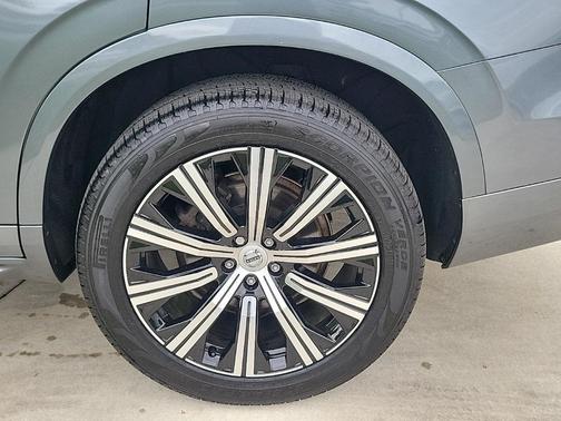 2016 Volvo XC90 T6 Momentum