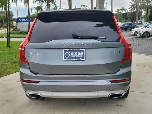 2016 Volvo XC90 T6 Momentum