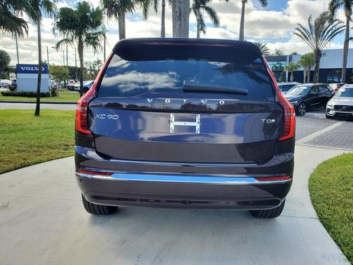 2025 Volvo XC90 Plug-In Hybrid T8 Plus 6-Seater