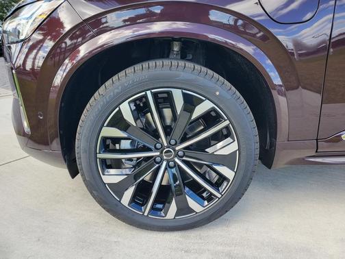 2025 Volvo XC90 Plug-In Hybrid T8 Plus 6-Seater