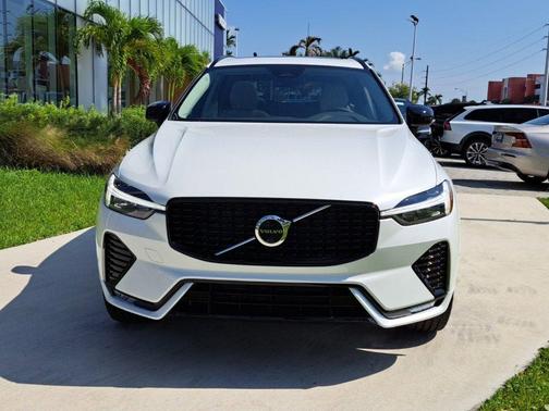 2025 Volvo XC60 B5 Plus