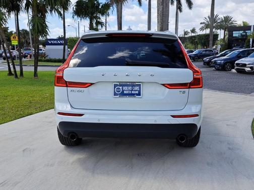 2021 Volvo XC60 T5 Momentum