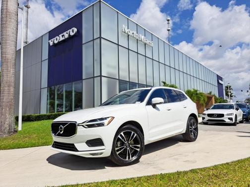 2021 Volvo XC60 T5 Momentum