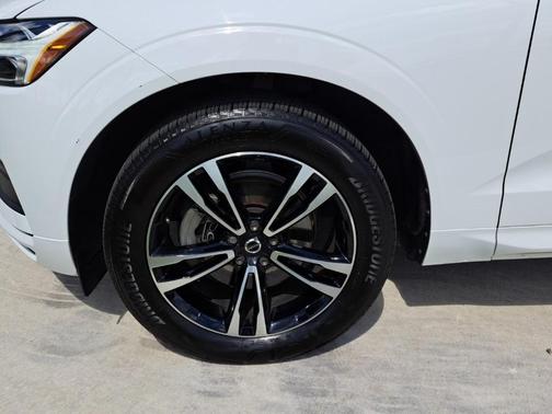 2021 Volvo XC60 T5 Momentum