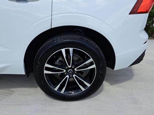 2021 Volvo XC60 T5 Momentum