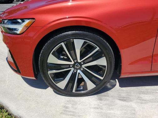 2022 Volvo S60 B5 Momentum