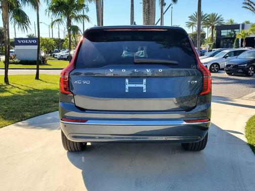 2025 Volvo XC90 Plug-In Hybrid T8 Plus 7-Seater