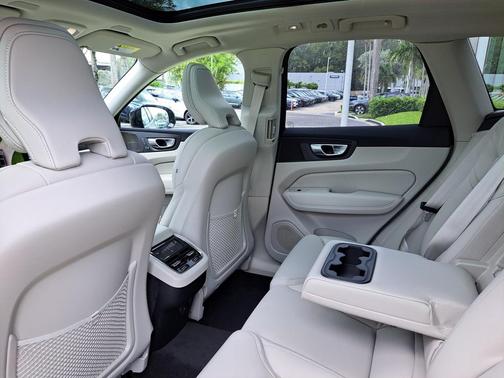 2026 Volvo XC60 B5 Ultra