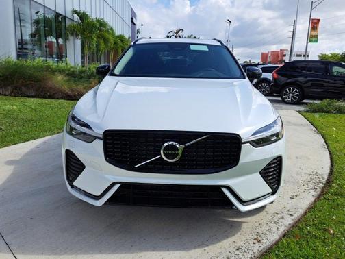 2025 Volvo XC60 B5 Plus